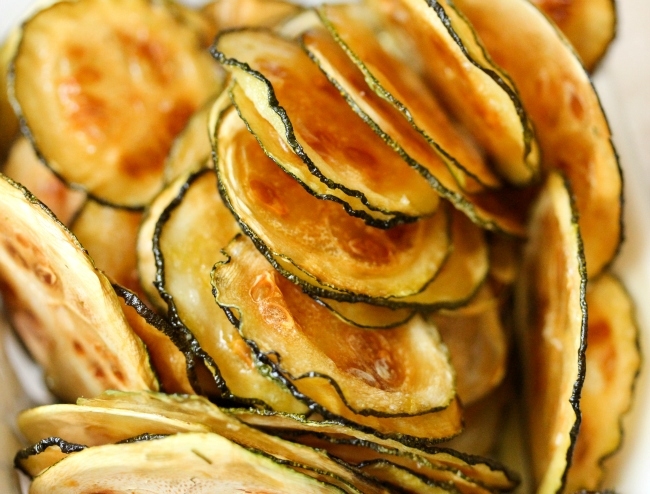 Easy oven baked Zucchini Chips 