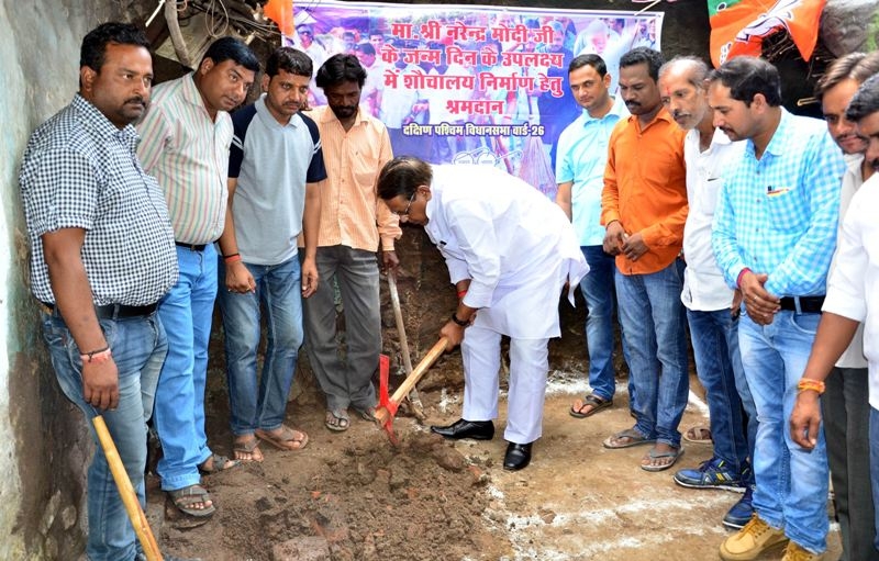 Minister Gupta Undertakes Shramdaan on Birthday of PM Modi