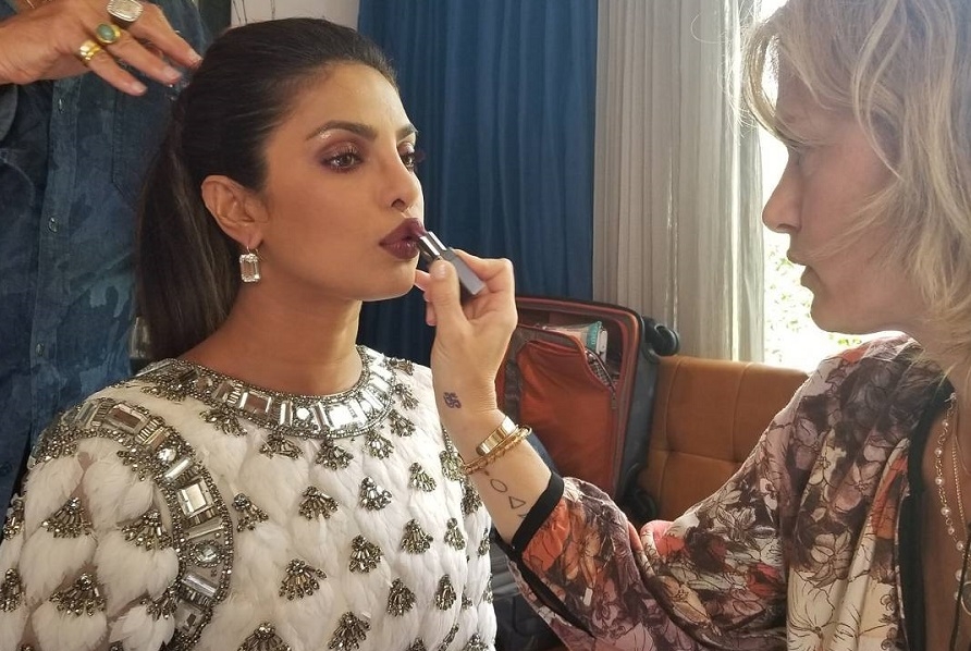 Priyanka Chopra on the red carpet for Emmy Awards 2017 Looks Stunningly Gorgeous!
