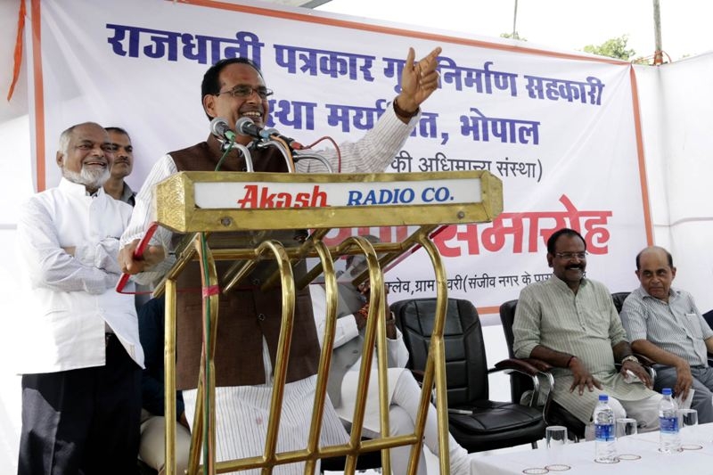 CM Chouhan dedicates entrance gate of ‘Press Enclave’