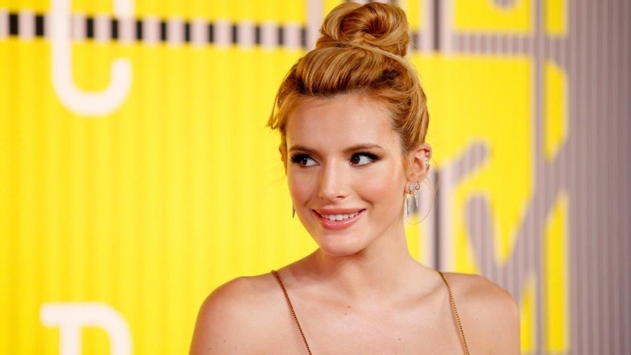  Bella Thorne poses nude without retouching for magazine 