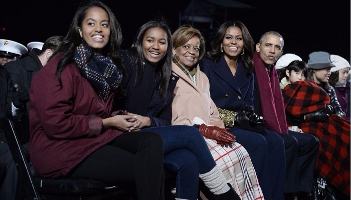 Gosh, they are throwing serious relationship goals, and their PDA is most awesome - Barack Obama and Michelle Obama 