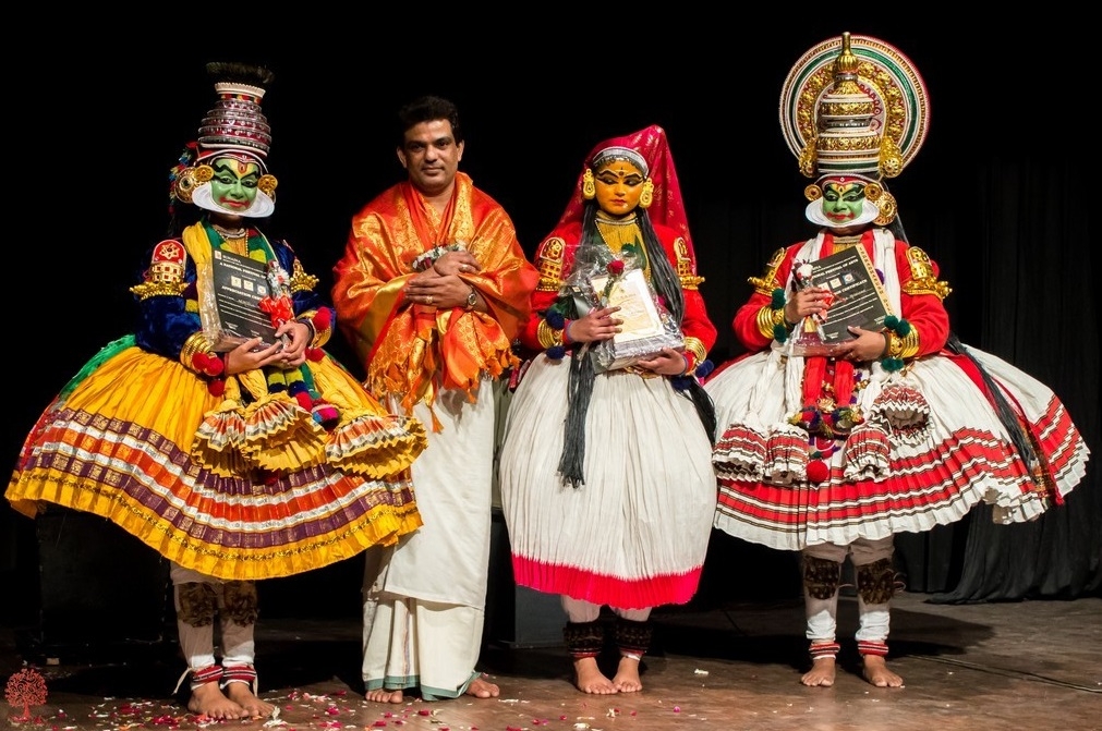 This year the 6 day festival of Indian classical dance, organized by reputed NGO's, will be held in New Delhi between 8th and 13th of November, involving renowned artists, dancers and others.