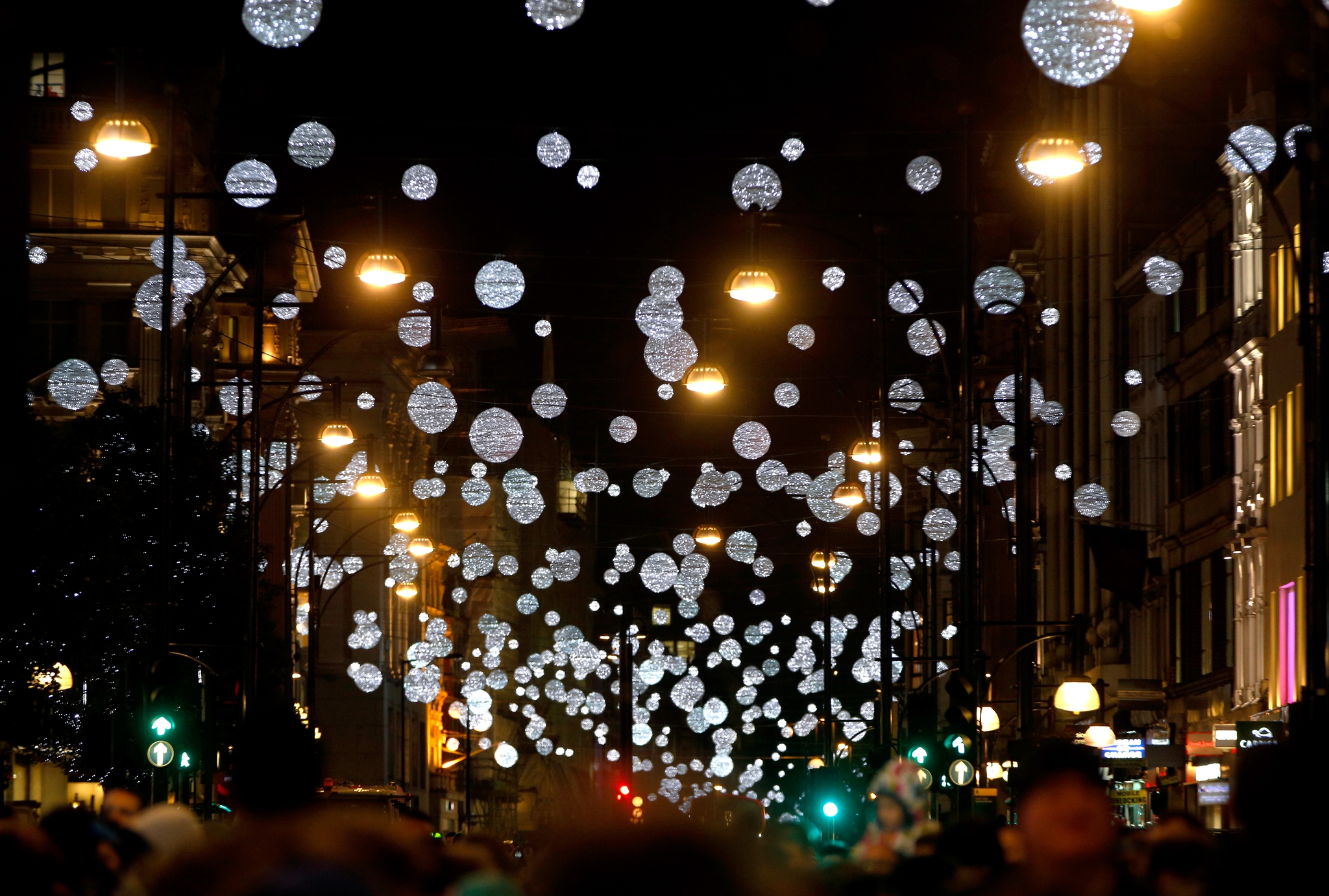TOP 5: THINGS TO CARRY WHILE SHOPPING IN THE FESTIVE SEASON!