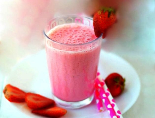 Strawberry-Banana Vanilla Soymilk Smoothies