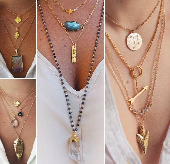  Opt for palm cuffs, multi-layer arm chains for a chic look 