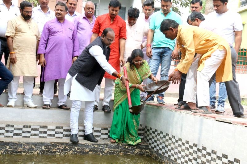 MoS Sarang cleans Chhath puja venues