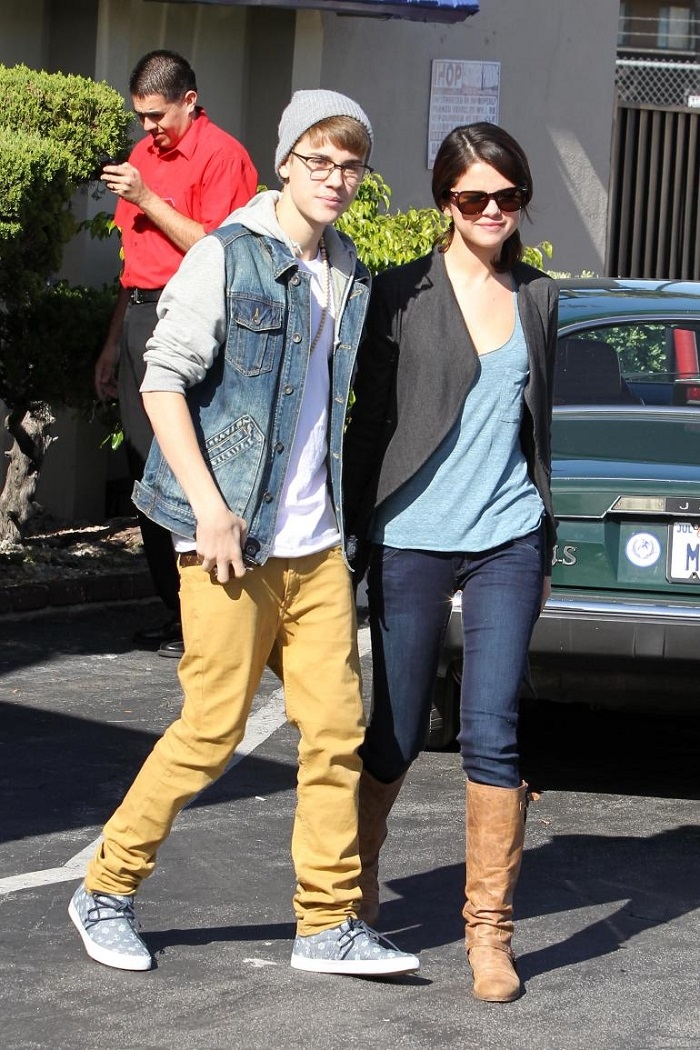 Plausible BFF,  Selena Gomez and Justin Bieber are back together!