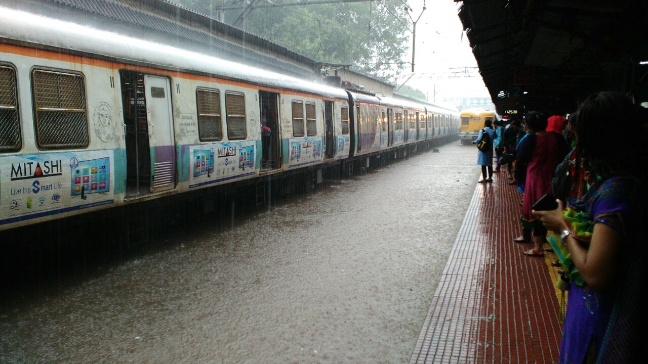  40 percent seats on Mumbai-Ahmedabad trains go vacant: RTI reply 