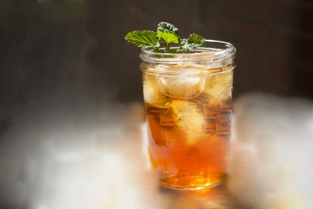 Lemon Currant-Mint Sun Tea