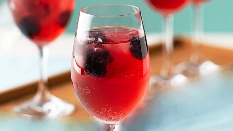 Holiday Wine Spritzer Club Soda