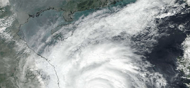  Typhoon hits Vietnam ahead of APEC summit 