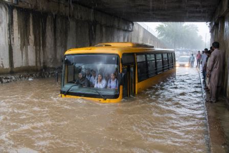  Heavy rains trigger water logging in Guj, college bus stuck in underpass 